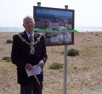 The Lord Mayor, Councillor Fred Charlton performs the official unveiling on 20th April 2007